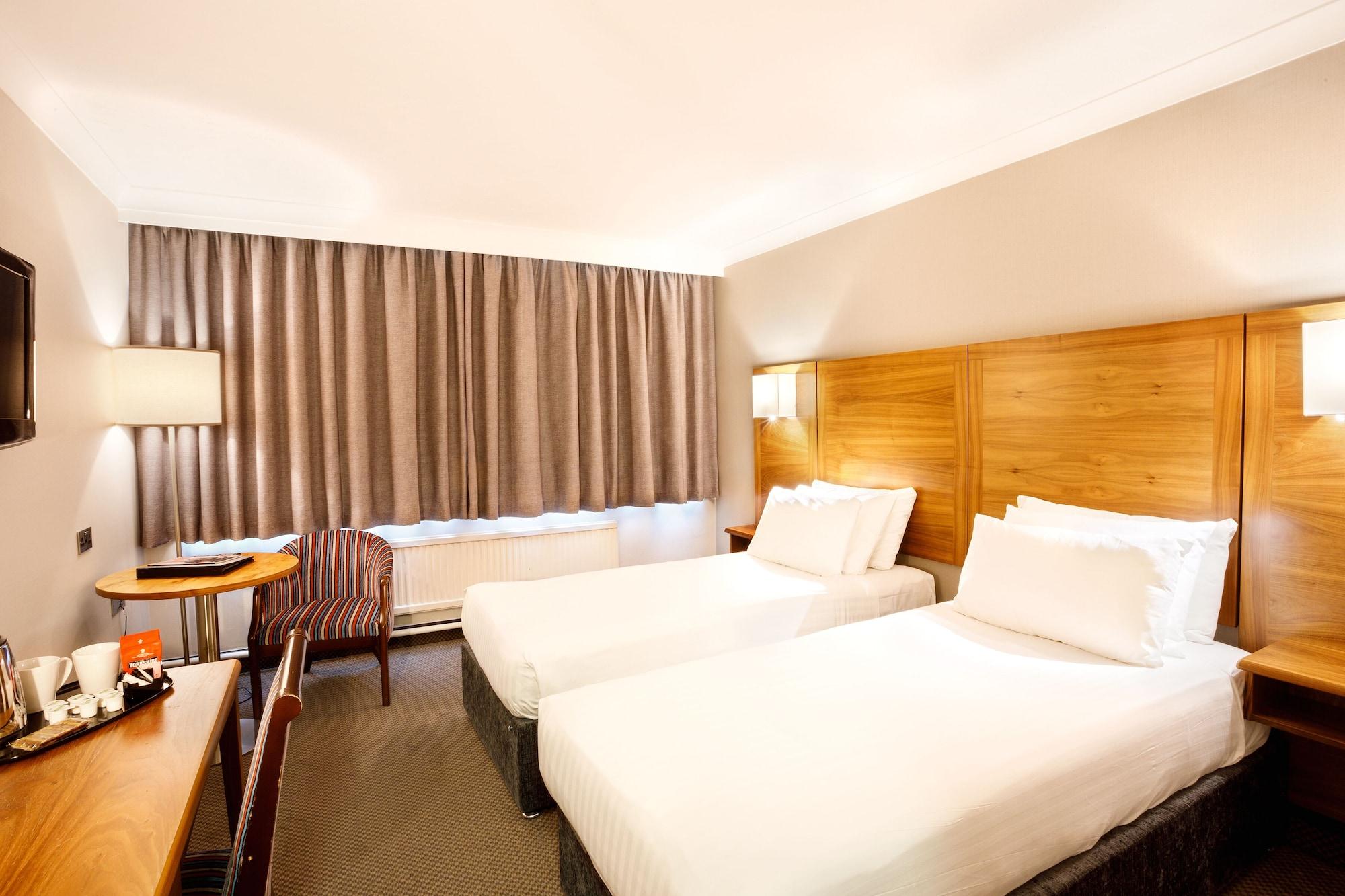 Cedar Court Отель 4*