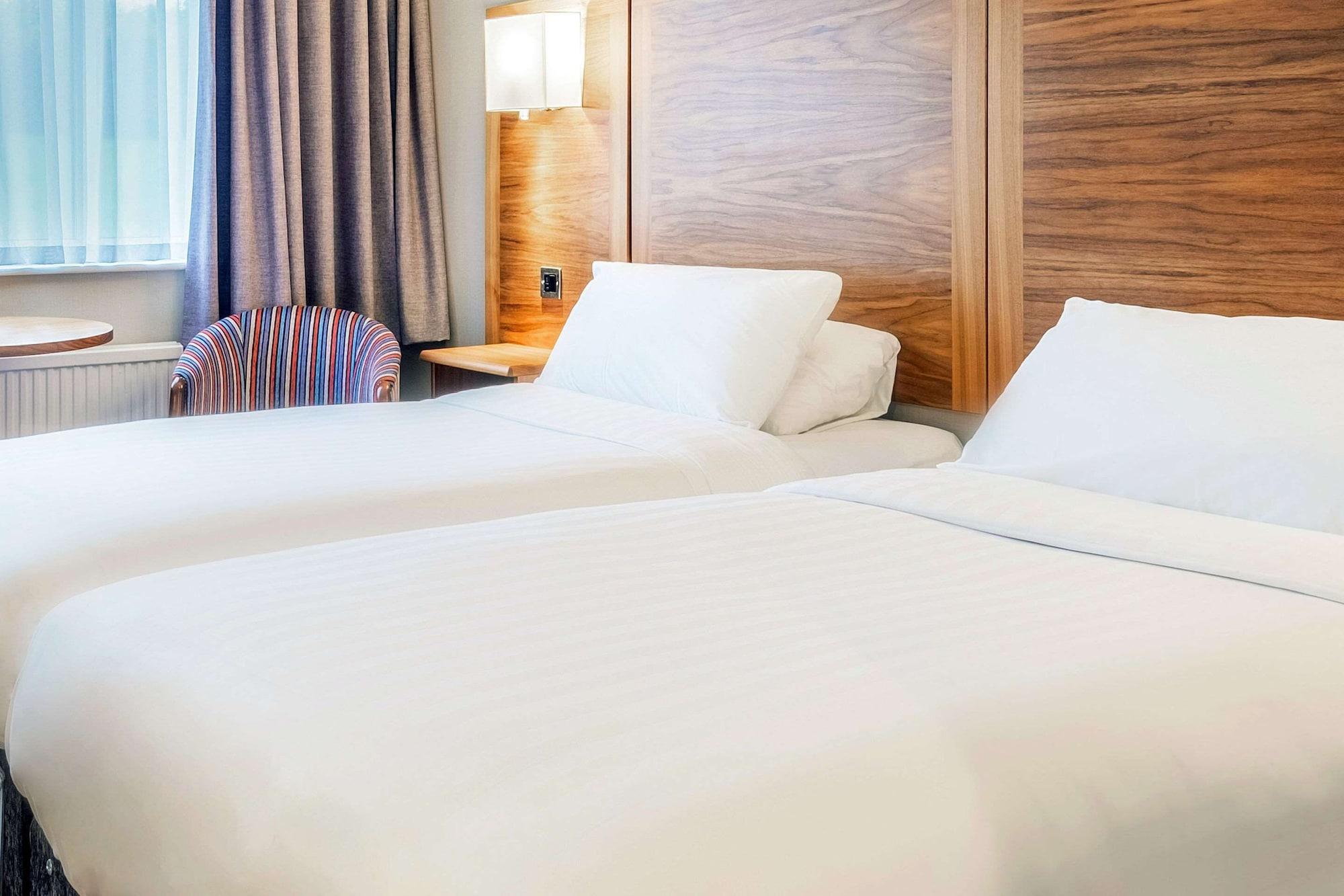 Cedar Court 4* Хаддерсфилд