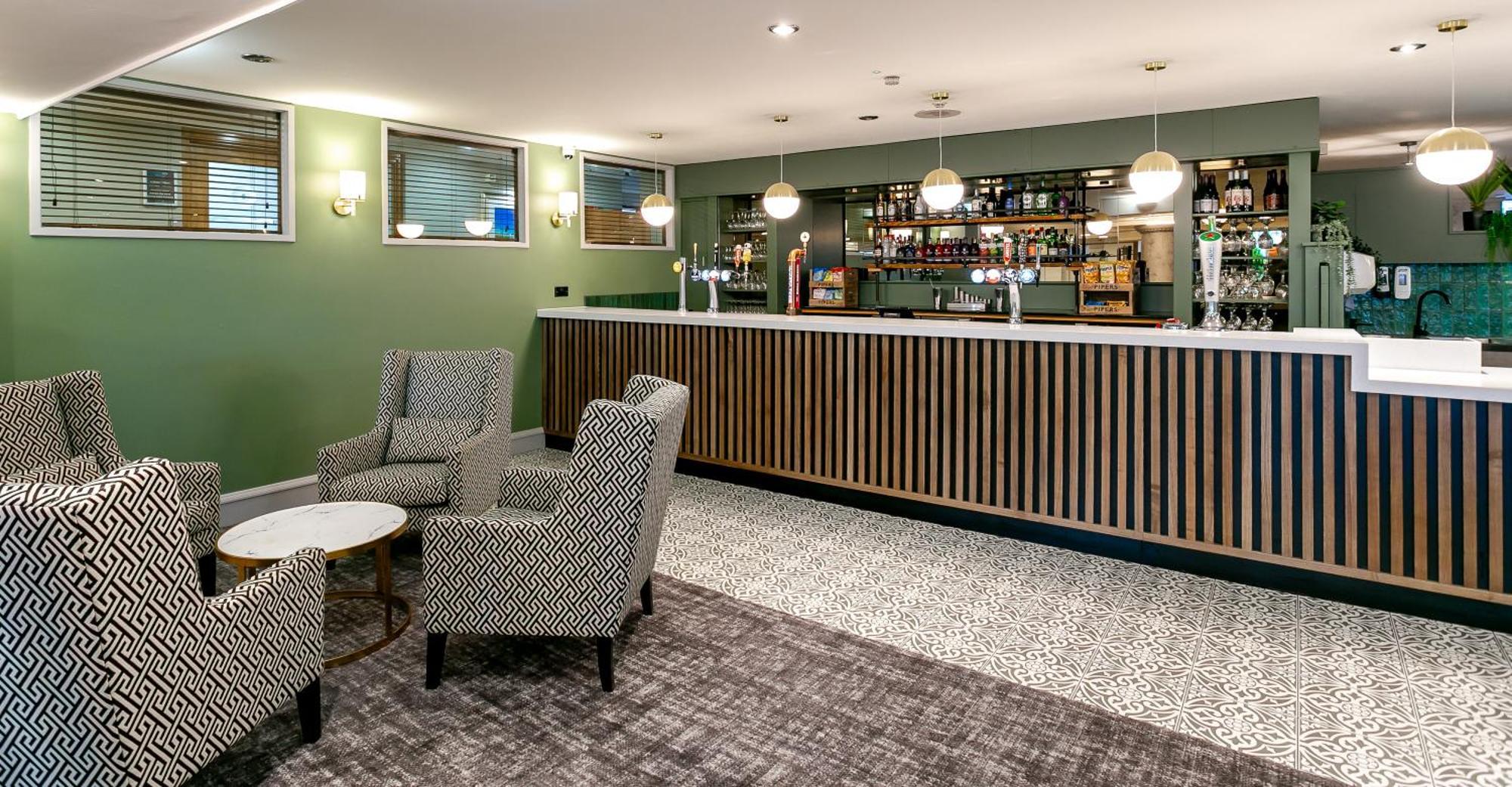 Cedar Court Отель 4*