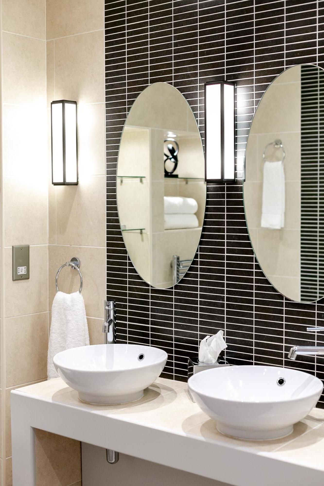 Cedar Court 4* Хаддерсфилд