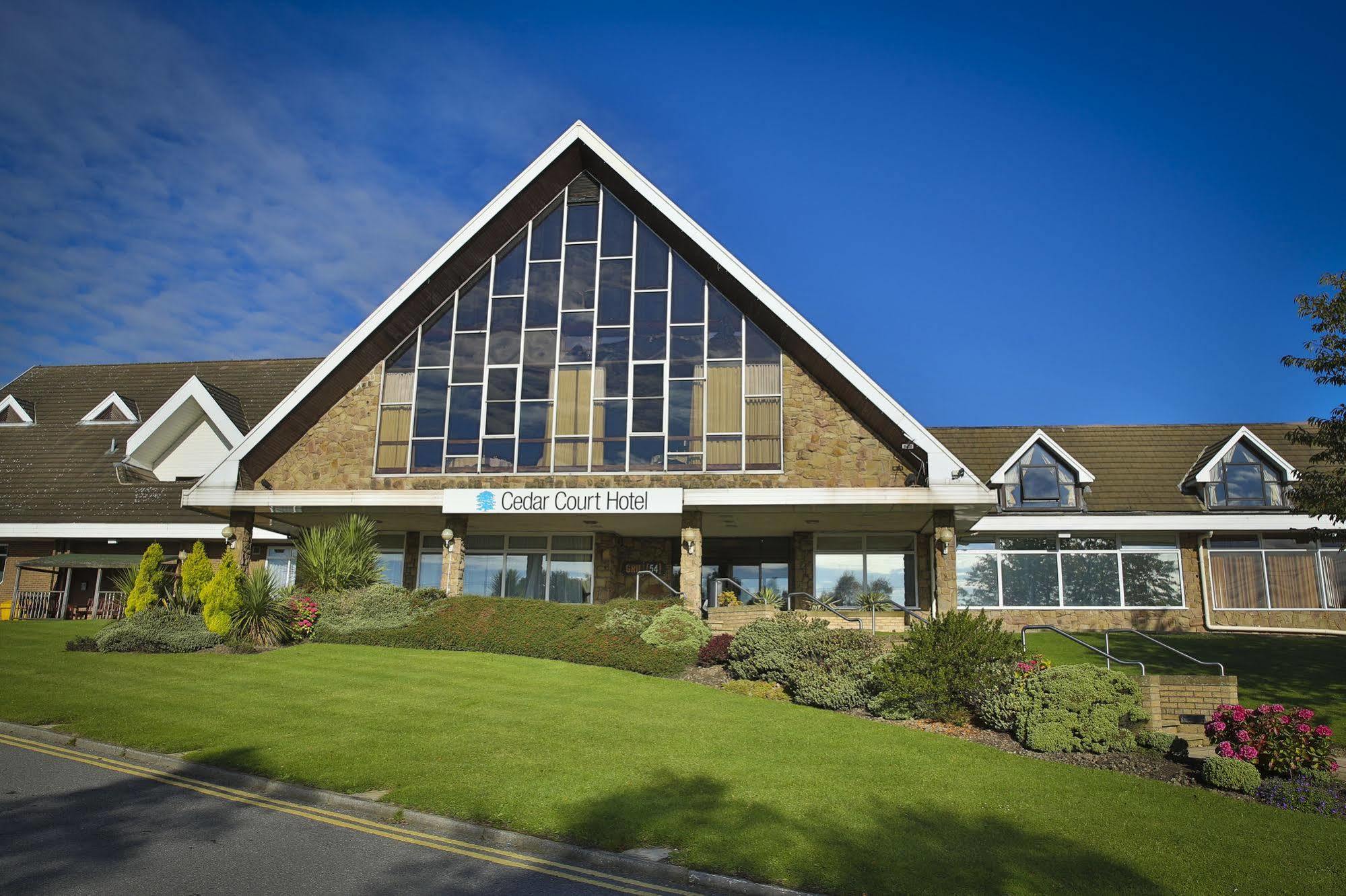 Cedar Court 4* Хаддерсфилд