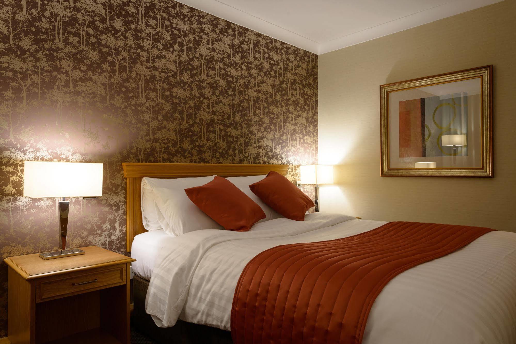 Отель Cedar Court 4*