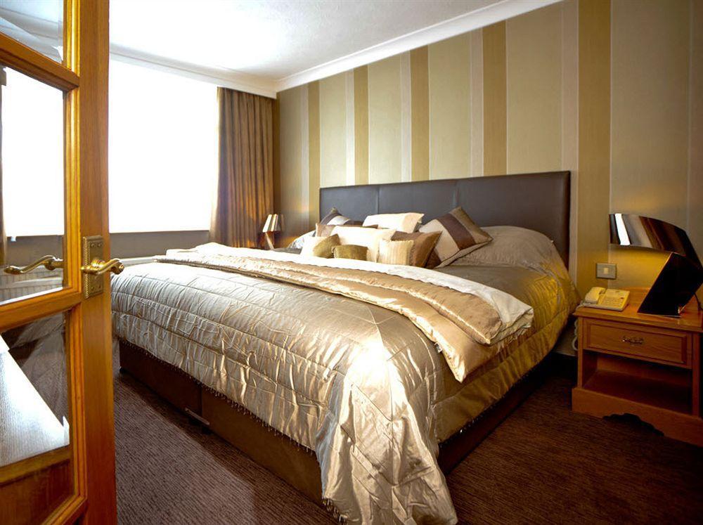 Cedar Court 4* Huddersfield
