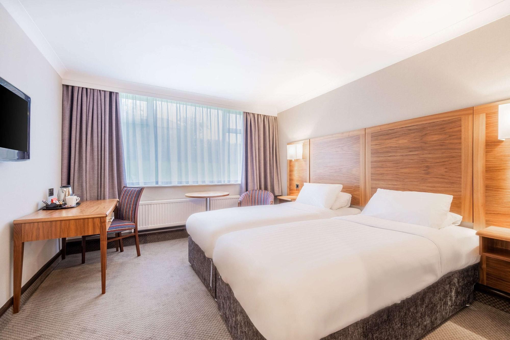 Hotel Cedar Court 4*