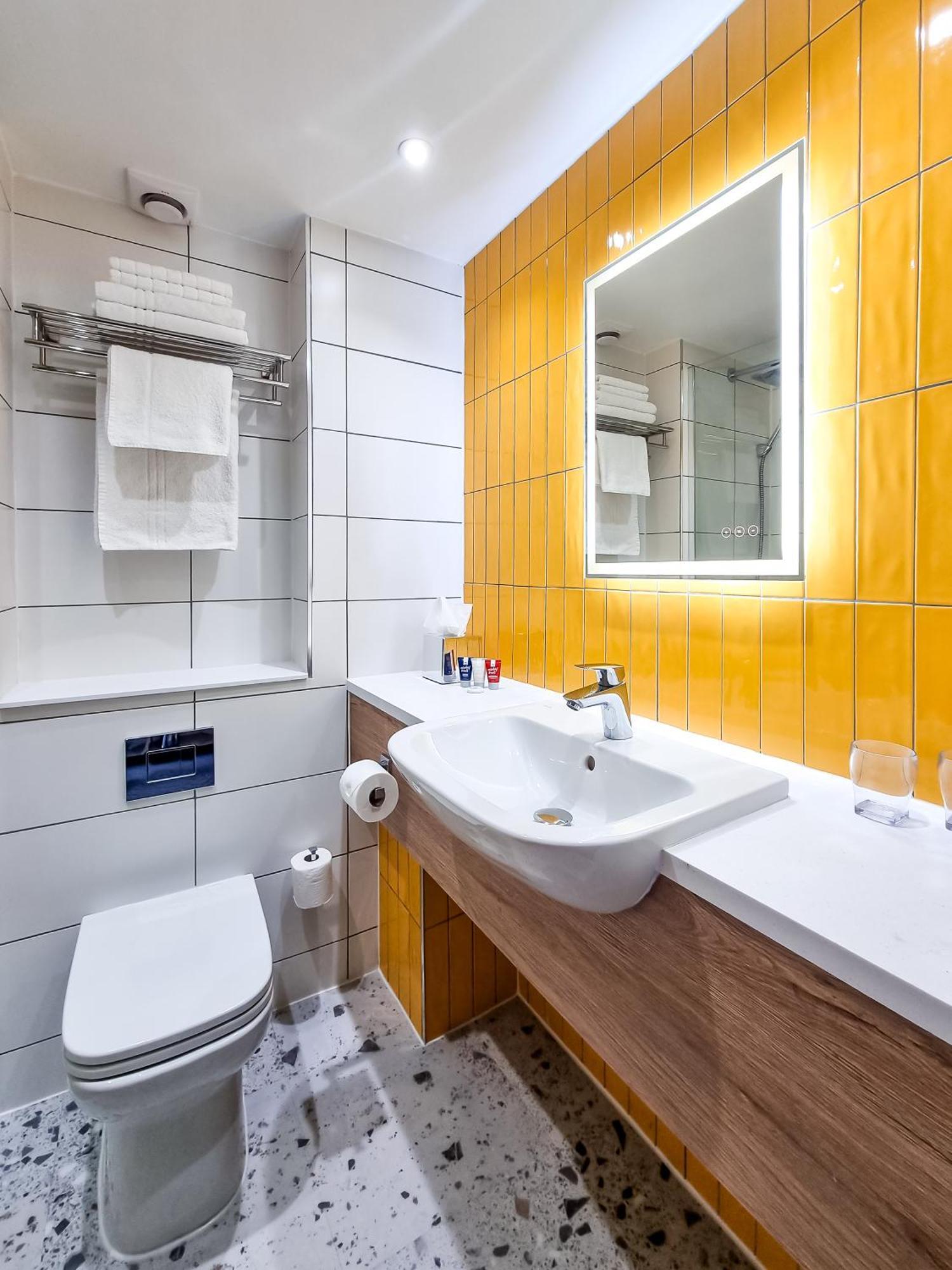 Cedar Court 4* Huddersfield
