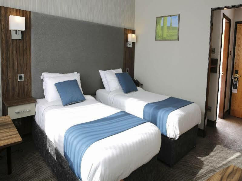 Cedar Court 4* Huddersfield